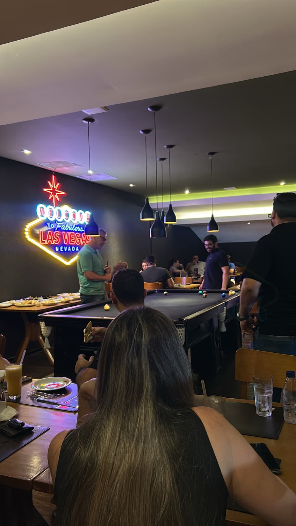 Atmosfera premium do Zin Bar e Restaurante no Taquaral